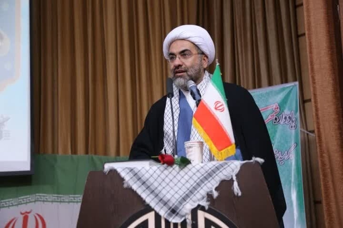 بی‌شک همه ما برای خدمت به دین در مقابل کفر می‌ایستم