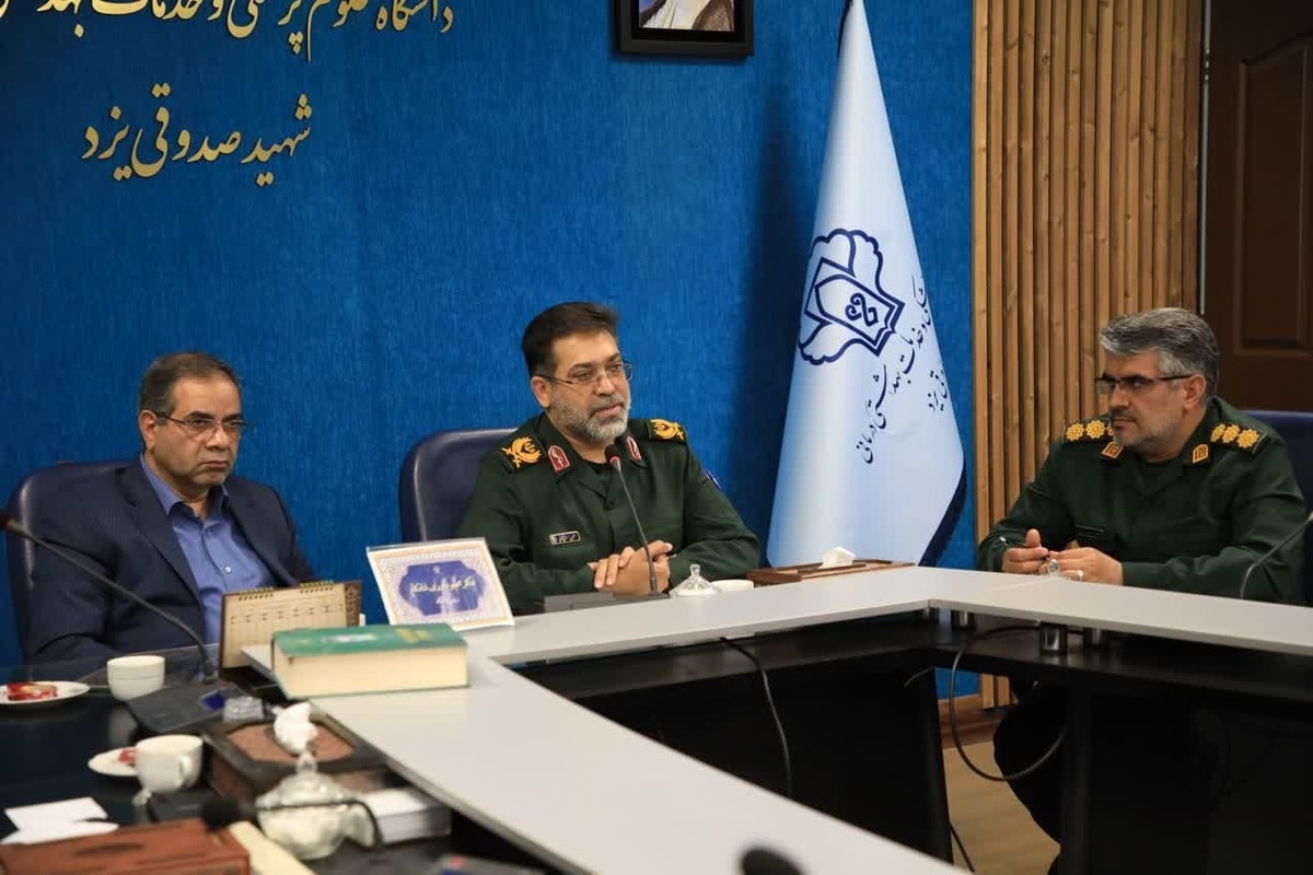 مقاومت ملت ایران باعث شکست استکبار جهانی شد