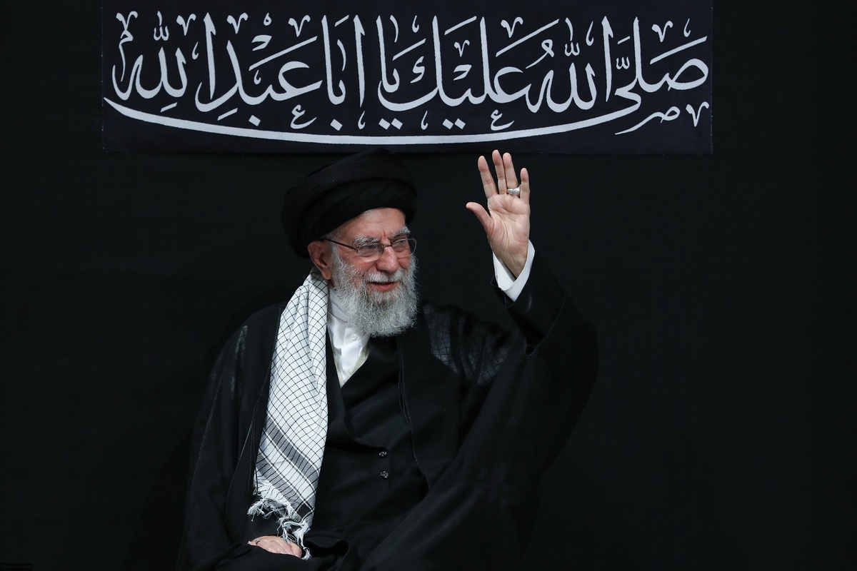 عزاداری شب عاشورا با حضور رهبر انقلاب برگزار شد