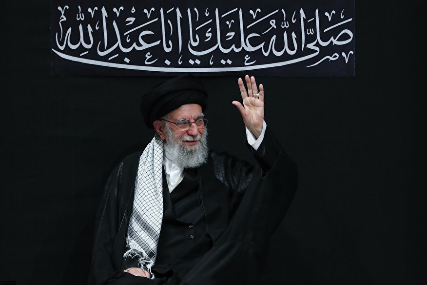 عزاداری شب عاشورا با حضور رهبر انقلاب برگزار شد