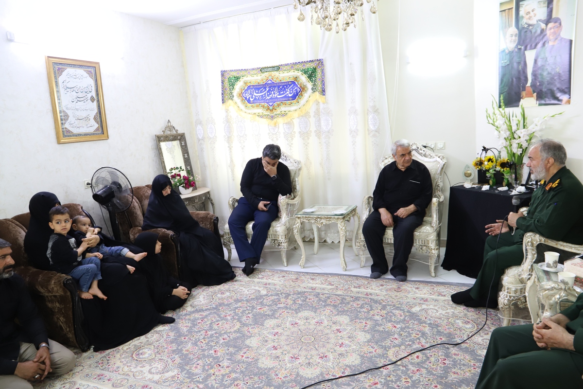 دیدار سردار فدوی با خانواده سردار سپهبد شهید حسین سلامی، سردار سرتیپ دوم شهید مسعود شانه ئی، سردار سرلشکر شهید غلامرضا محرابی