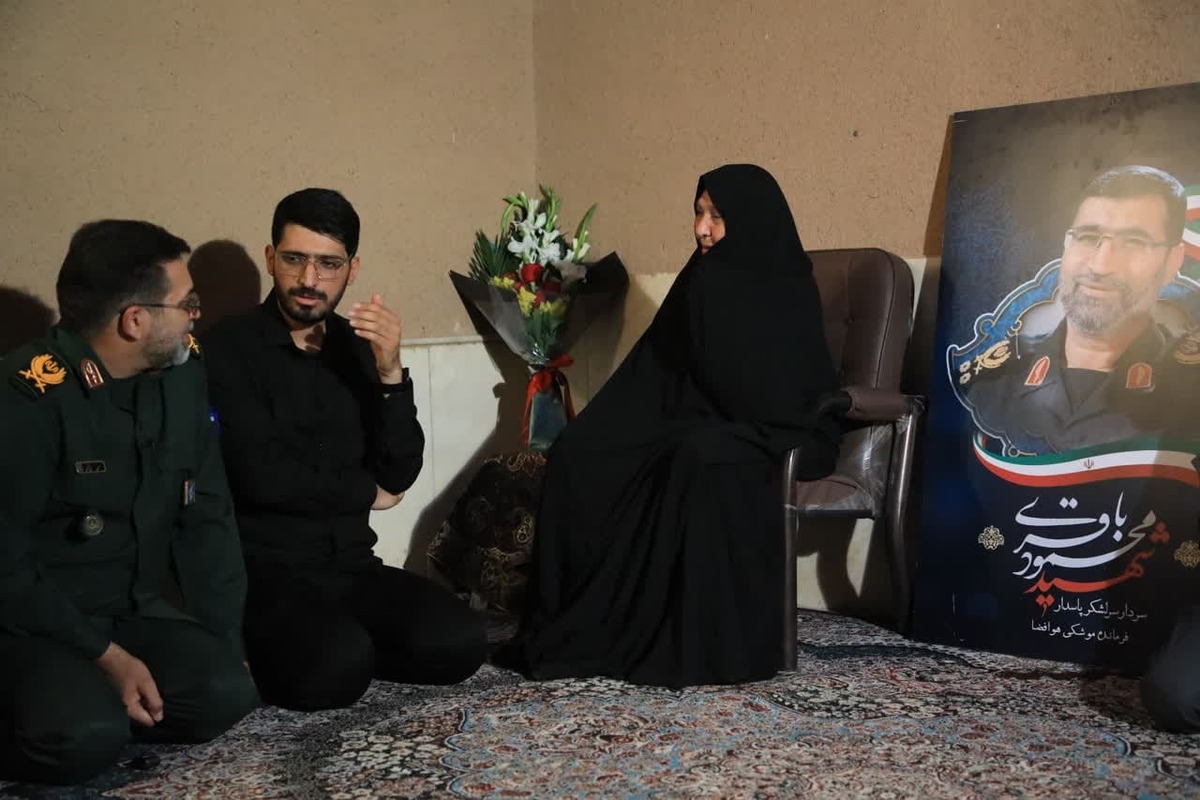 دیدار فرمانده سپاه الغدیر استان یزد با خانواده شهید سرلشکر محمود باقری + تصاویر