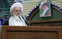 ما در کنار رهبر انقلاب ایستاده‌ایم