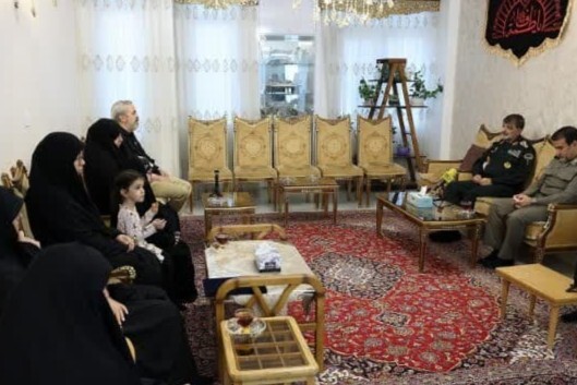 دیدار سردار رادان با خانواده فرماندهان شهید