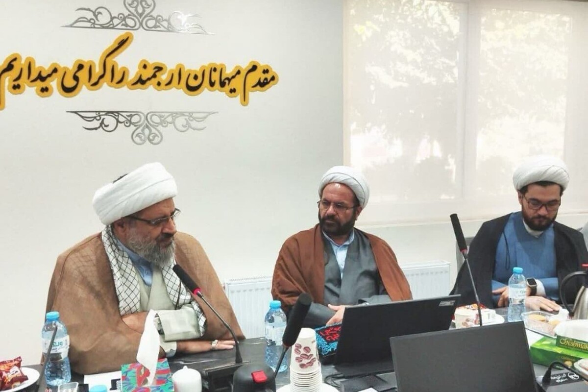 حضور رهبر انقلاب در نماز جمعه نصر و حسینیه امام خمینی(ره) در شب عاشورا قدرت نمایی جبهه حق بود