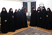 دیدار جمعی از همسران شهدای مدافع حرم با خانواده سپهبد شهید حاج حسین سلامی