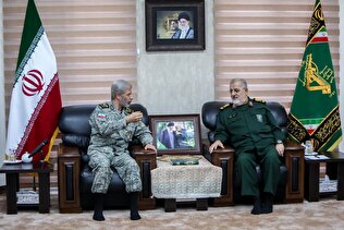 دیدار و جلسه صمیمی فرماندهان کل ارتش و سپاه