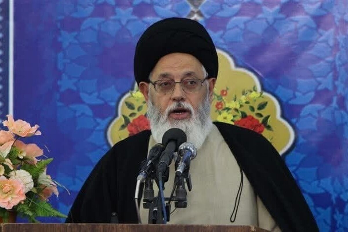 مرزبندی با دشمن شرط بقای عزت کشور است