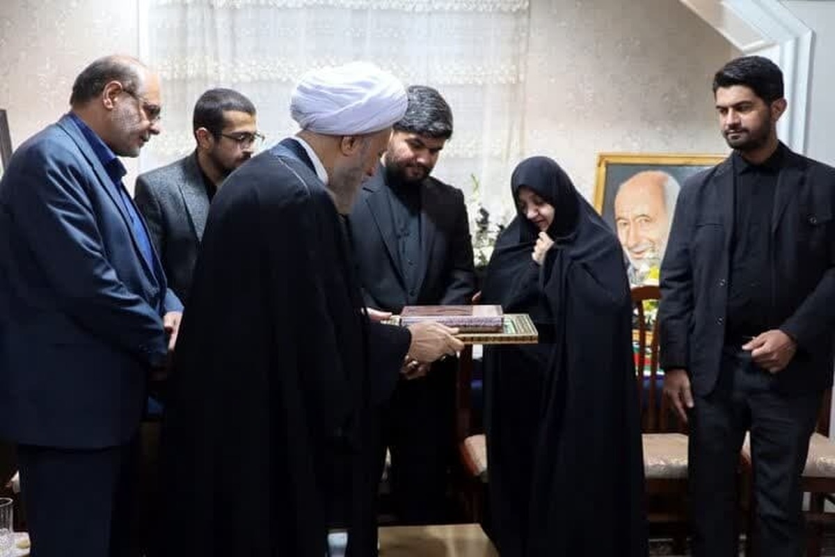 ابلاغ پیام و سلام رهبر انقلاب به خانواده سرلشکر شهید غیب‌ پرور