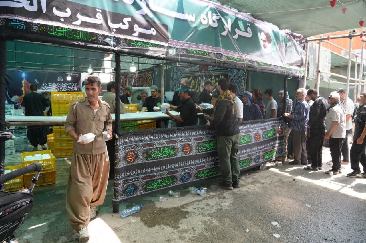 موکب قرارگاه سازندگی خاتم‌الانبیاء (ص) در مرز مهران، خادمی بی‌وقفه برای زائران اربعین