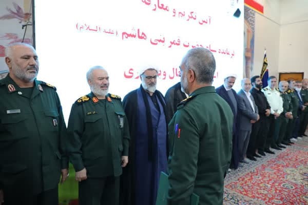 تکریم و معارفه فرمانده جدید سپاه قمربنی هاشم علیه السلام استان چهارمحال و بختیاری با حضور سردار فدوی تکریم و معارفه فرمانده جدید سپاه قمربنی هاشم علیه السلام استان چهارمحال و بختیاری با حضور سردار فدوی
