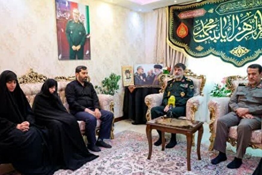 سردار رادان با خانواده شهید شادمانی دیدار کرد
