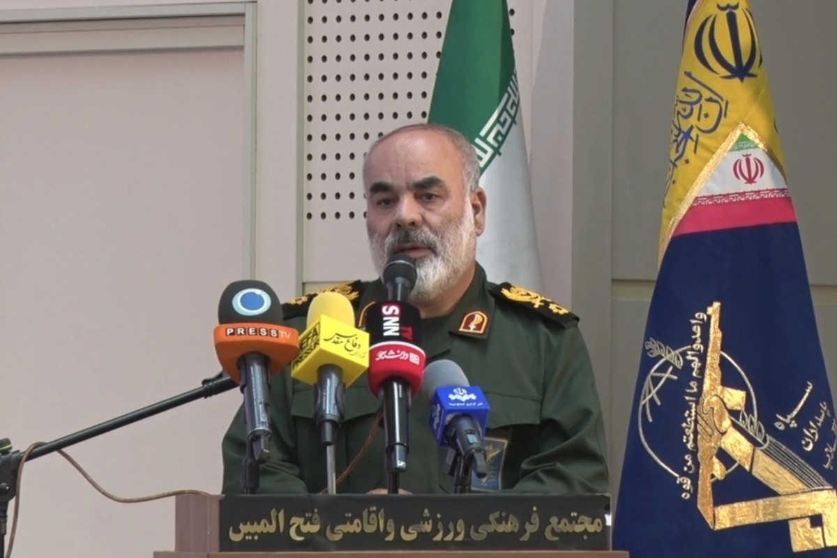 ایستادگی شهدا موجب شکست دشمن شد