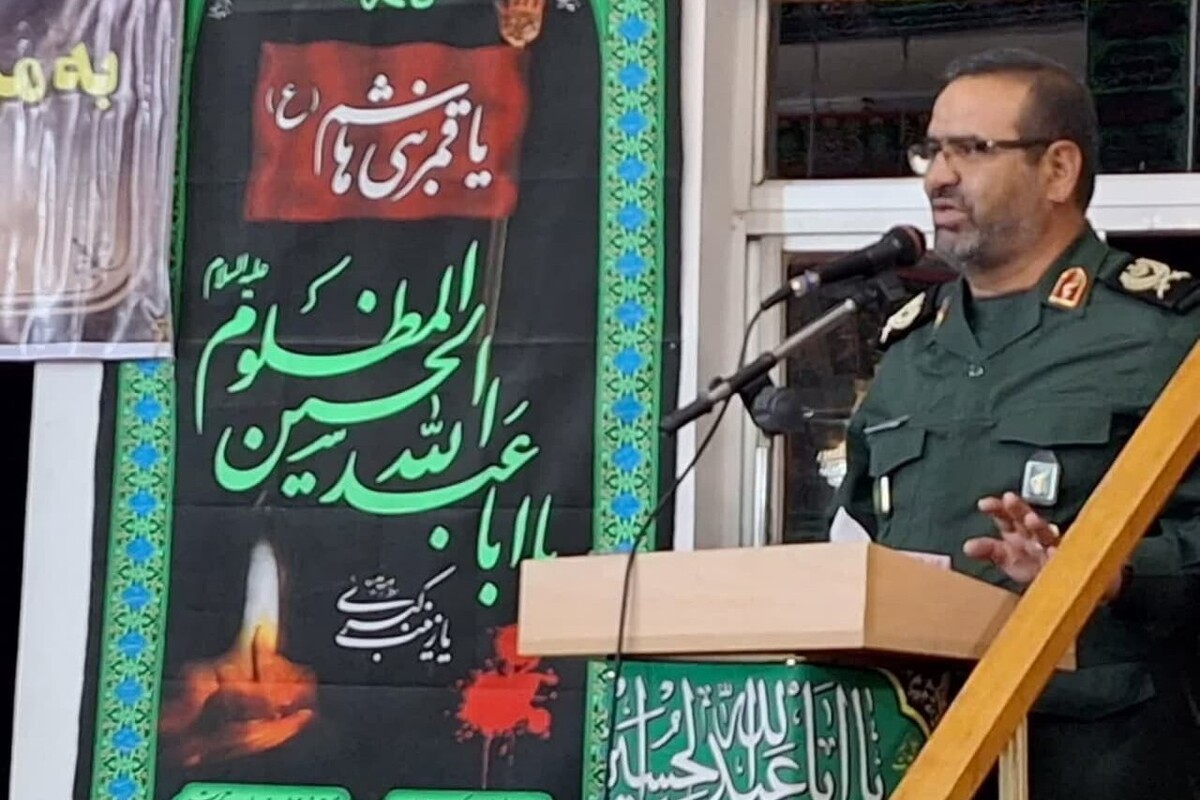 تقدیر از رانندگان ماشین آلات سنگین حامی رزمندگان در گروه پدافند هوایی ۱۰ محرم سپاه