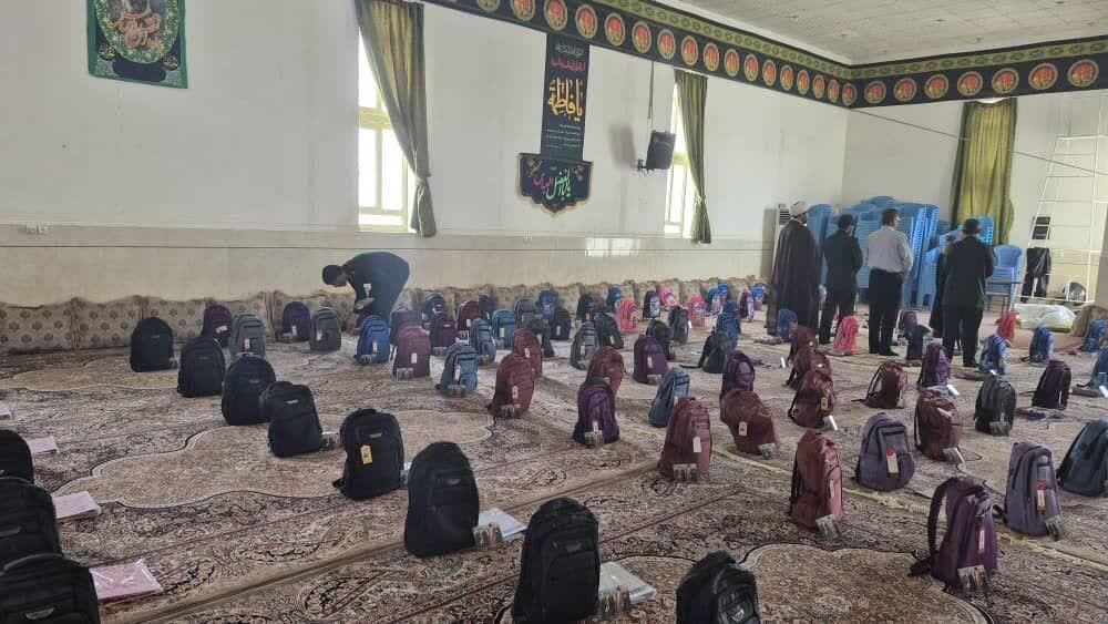 تهیه ۲۵۸ بسته لوازم تحریر برای دانش آموزان نیازمند در لامرد تهیه ۲۵۸ بسته لوازم تحریر برای دانش آموزان نیازمند در لامرد