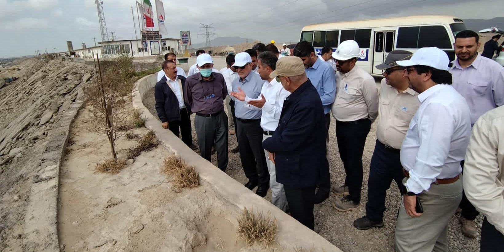 بازدید فرمانده قرارگاه سازندگی خاتمالانبیاء(ص) از پتروپالایشگاه مهر خلیج فارس و تأکید بر شتاببخشی به عملیات اجرایی بازدید فرمانده قرارگاه سازندگی خاتمالانبیاء(ص) از پتروپالایشگاه مهر خلیج فارس و تأکید بر شتاببخشی به عملیات اجرایی