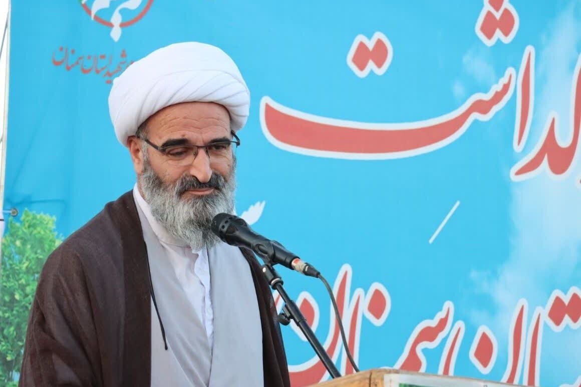 با شهدا پیمان وفاداری میبندیم تا راهشان را با صلابت ادامه دهیم با شهدا پیمان وفاداری میبندیم تا راهشان را با صلابت ادامه دهیم