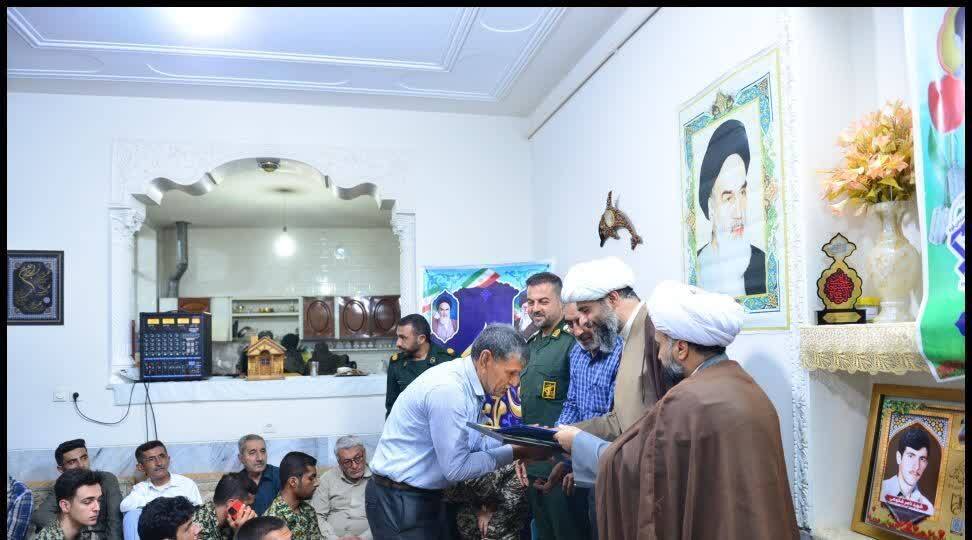 شهدا راه روشن سعادت و سربلندی را گشودند شهدا راه روشن سعادت و سربلندی را گشودند