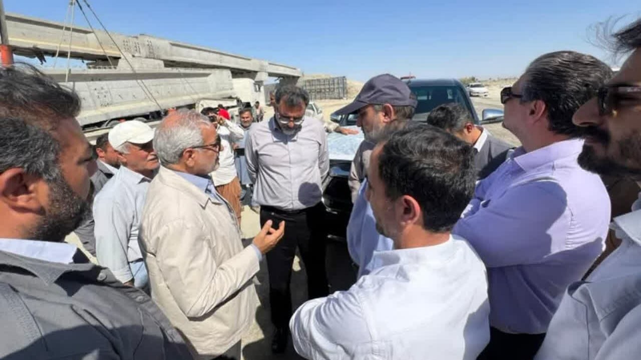 بازدید فرمانده قرارگاه سازندگی خاتمالانبیاء(ص) از قطعات ۳ و ۴ ابرپروژه راهبردی راهآهن چابهار ـ زاهدان بازدید فرمانده قرارگاه سازندگی خاتمالانبیاء(ص) از قطعات ۳ و ۴ ابرپروژه راهبردی راهآهن چابهار ـ زاهدان