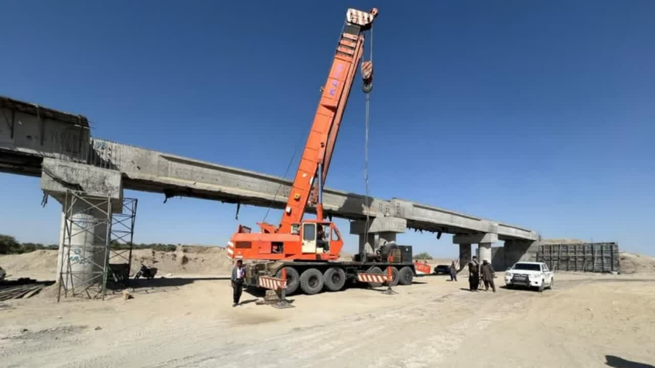 بازدید فرمانده قرارگاه سازندگی خاتمالانبیاء(ص) از قطعات ۳ و ۴ ابرپروژه راهبردی راهآهن چابهار ـ زاهدان بازدید فرمانده قرارگاه سازندگی خاتمالانبیاء(ص) از قطعات ۳ و ۴ ابرپروژه راهبردی راهآهن چابهار ـ زاهدان