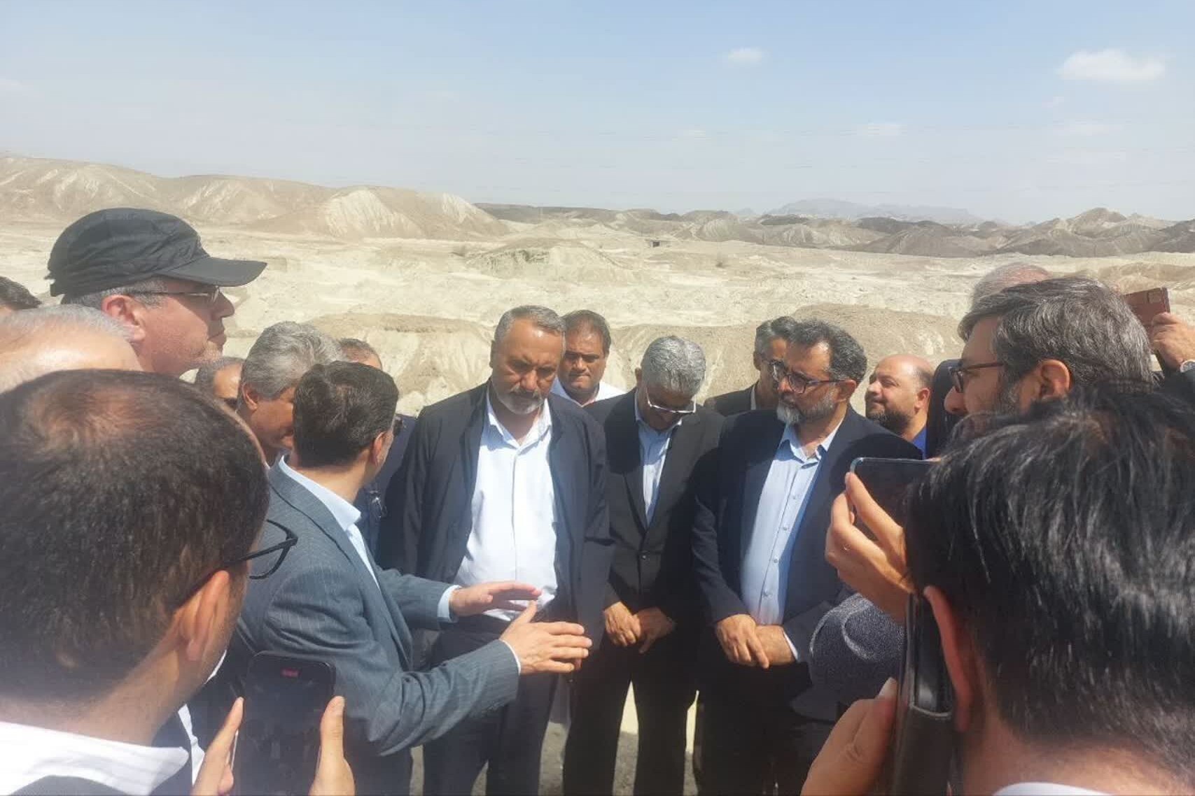 بازدید رئیس و اعضای کمیسیون عمران مجلس شورای اسلامی از اَبَرپروژه راهبردی راهآهن چابهار–زاهدان بازدید رئیس و اعضای کمیسیون عمران مجلس شورای اسلامی از اَبَرپروژه راهبردی راهآهن چابهار–زاهدان
