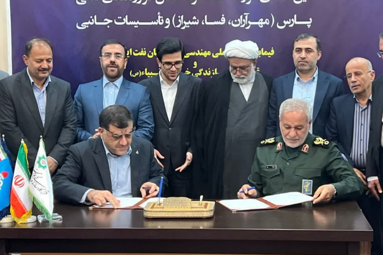 امضای قرارداد اجرای پروژه خط لوله پارس برای تأمین پایدار سوخت استان فارس با مشارکت قرارگاه سازندگی خاتمالانبیاء(ص) امضای قرارداد اجرای پروژه خط لوله پارس برای تأمین پایدار سوخت استان فارس با مشارکت قرارگاه سازندگی خاتمالانبیاء(ص)