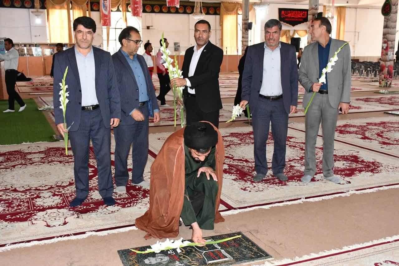 برگزاری آیین میهمانی لاله ها در یاسوج برگزاری آیین میهمانی لاله ها در یاسوج