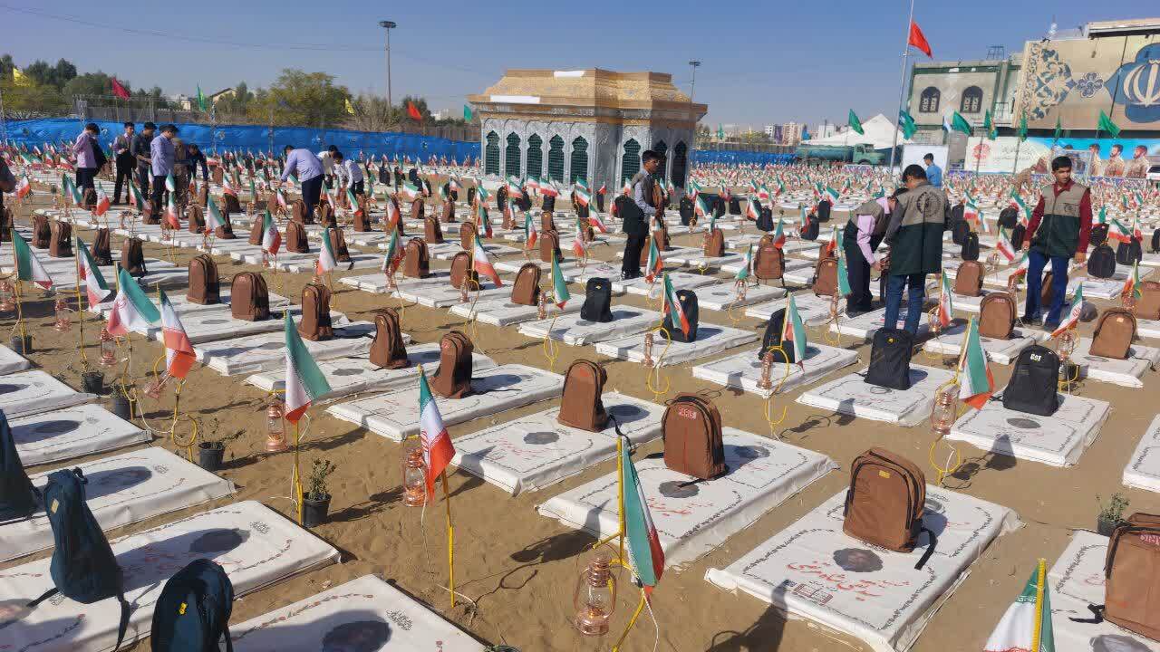 رزمایش مواسات و همدلی؛ لبخند دانشآموزان با اهدای ۲۵هزار بسته آموزشی برگزار شد رزمایش مواسات و همدلی؛ لبخند دانشآموزان با اهدای ۲۵هزار بسته آموزشی برگزار شد
