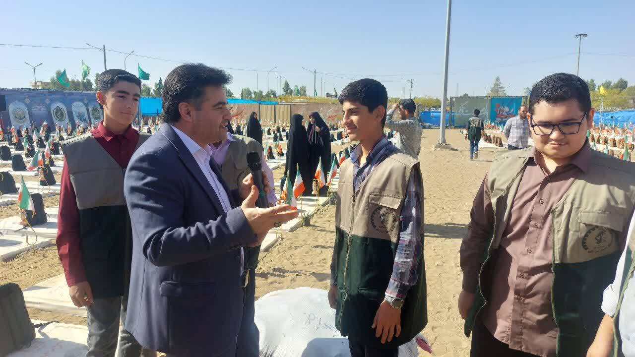 رزمایش مواسات و همدلی؛ لبخند دانشآموزان با اهدای ۲۵هزار بسته آموزشی برگزار شد رزمایش مواسات و همدلی؛ لبخند دانشآموزان با اهدای ۲۵هزار بسته آموزشی برگزار شد