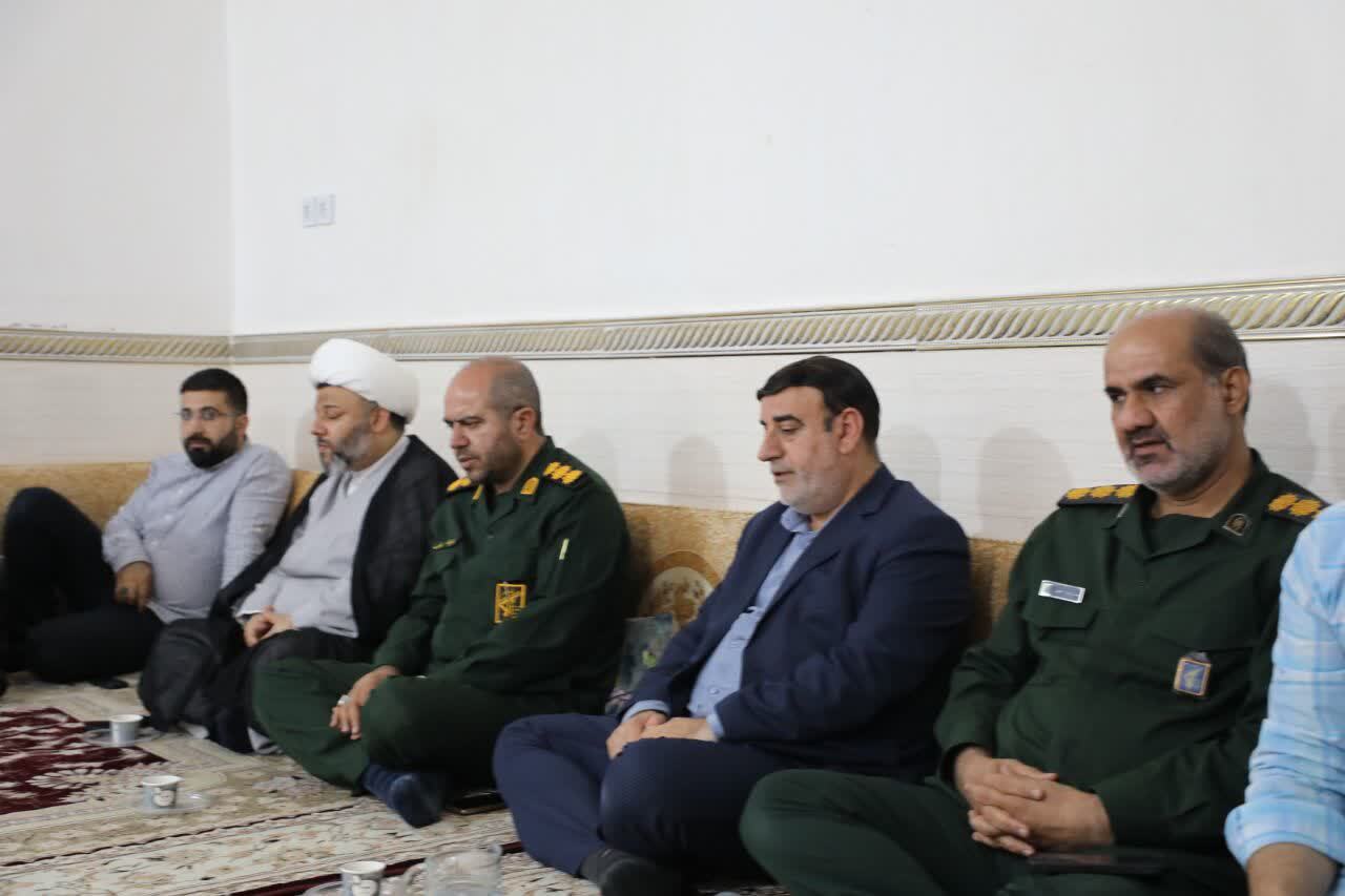 دیدار با خانواده شهید بوخضیری دیدار با خانواده شهید بوخضیری