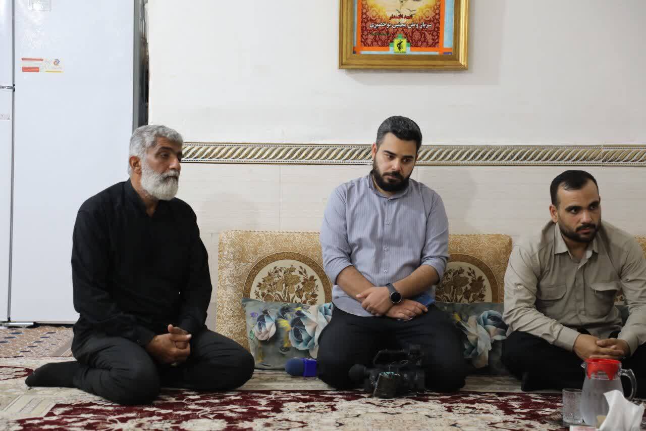 دیدار با خانواده شهید بوخضیری دیدار با خانواده شهید بوخضیری