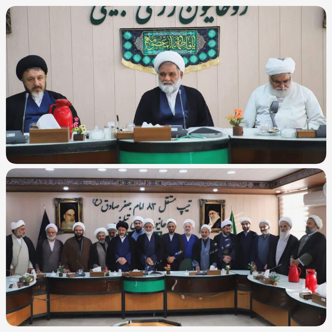 دیدار شورای حوزه انقلابی با فرمانده تیپ مستقل ۸۳ روحانیون رزمی تبلیغی امام جعفر صادق عليهالسلام دیدار شورای حوزه انقلابی با فرمانده تیپ مستقل ۸۳ روحانیون رزمی تبلیغی امام جعفر صادق عليهالسلام