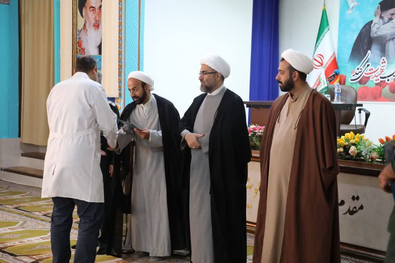 تجلیل از پرستاران سپاه بیت المقدس کردستان با حضور مسئول دفتر نمایندگی ولی فقیه در سپاه استان تجلیل از پرستاران سپاه بیت المقدس کردستان با حضور مسئول دفتر نمایندگی ولی فقیه در سپاه استان
