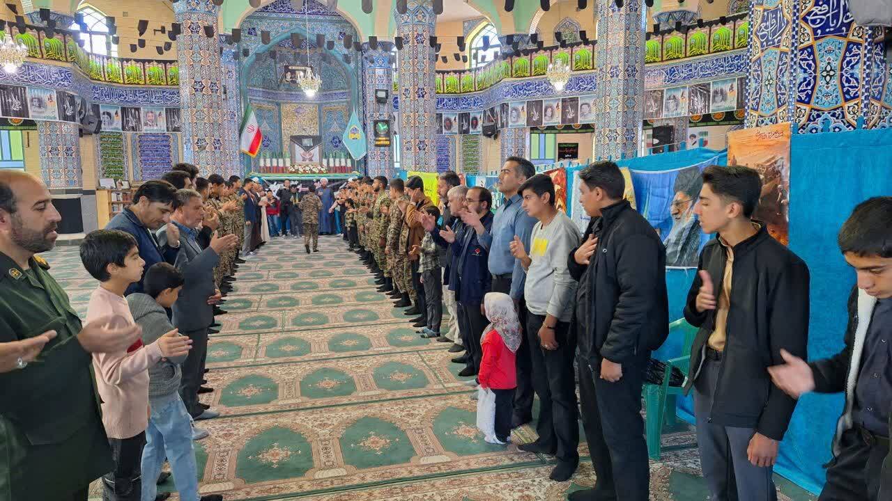 اجتماع بسیجیان در میقات صالحین طرح شهید حاجی زاده همزمان با آغاز هفته بسیج در مصلای نماز جمعه کوهبنان اجتماع بسیجیان در میقات صالحین طرح شهید حاجی زاده همزمان با آغاز هفته بسیج در مصلای نماز جمعه کوهبنان