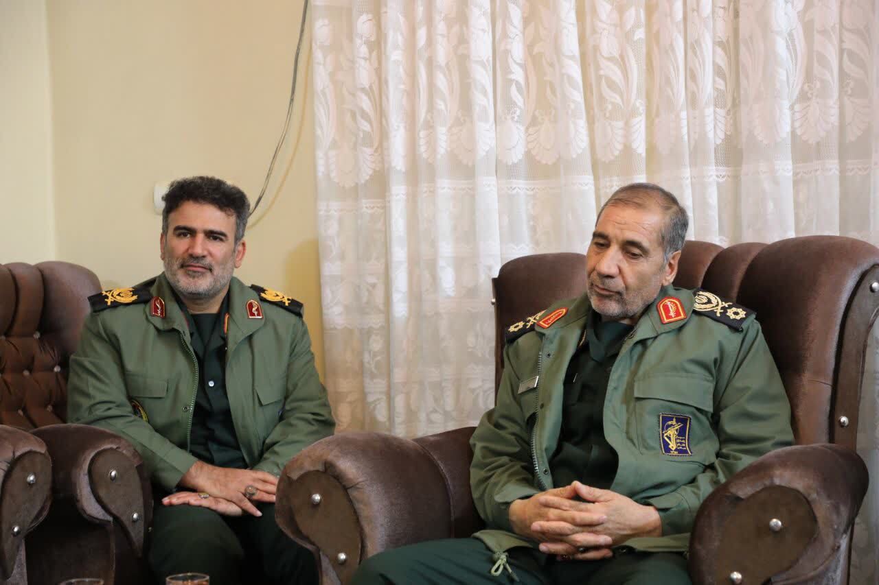 دیدار با مادر شهید محمودرضا موفق یساقی دیدار با مادر شهید محمودرضا موفق یساقی