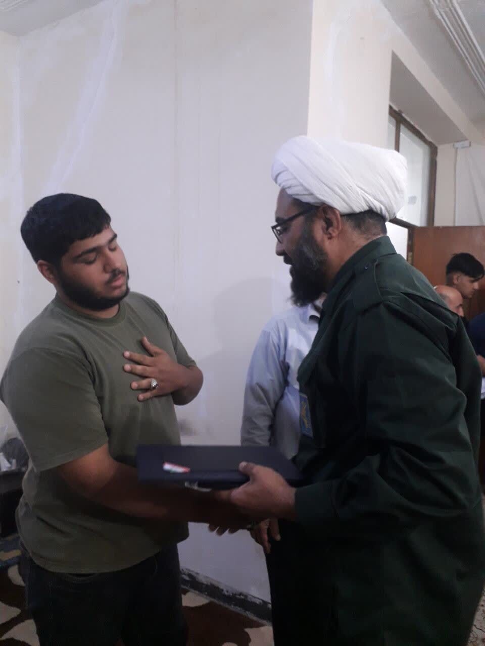 دیدار و سرکشی مسئول دفترنمایندگی ولی فقیه در سپاه خوزستان با خانواده سرگرد پاسدار شهید عظیم رضایی دیدار و سرکشی مسئول دفترنمایندگی ولی فقیه در سپاه خوزستان با خانواده سرگرد پاسدار شهید عظیم رضایی