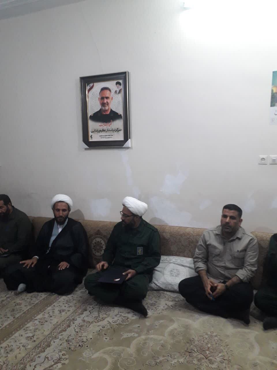 دیدار و سرکشی مسئول دفترنمایندگی ولی فقیه در سپاه خوزستان با خانواده سرگرد پاسدار شهید عظیم رضایی دیدار و سرکشی مسئول دفترنمایندگی ولی فقیه در سپاه خوزستان با خانواده سرگرد پاسدار شهید عظیم رضایی