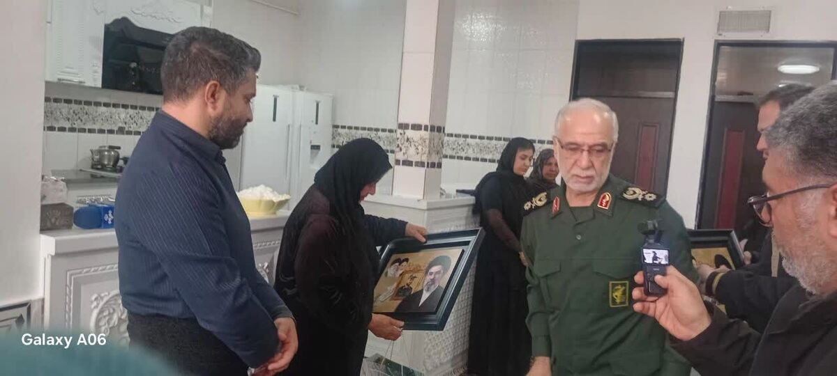 دیدار و سرکشی فرمانده&zwnj;سپاه حضرت&zwnj;نبی&zwnj;اکرم(ص) استان کرمانشاه با خانواده شهداء جنگ&zwnj;رمضان در شهرستان روانسر