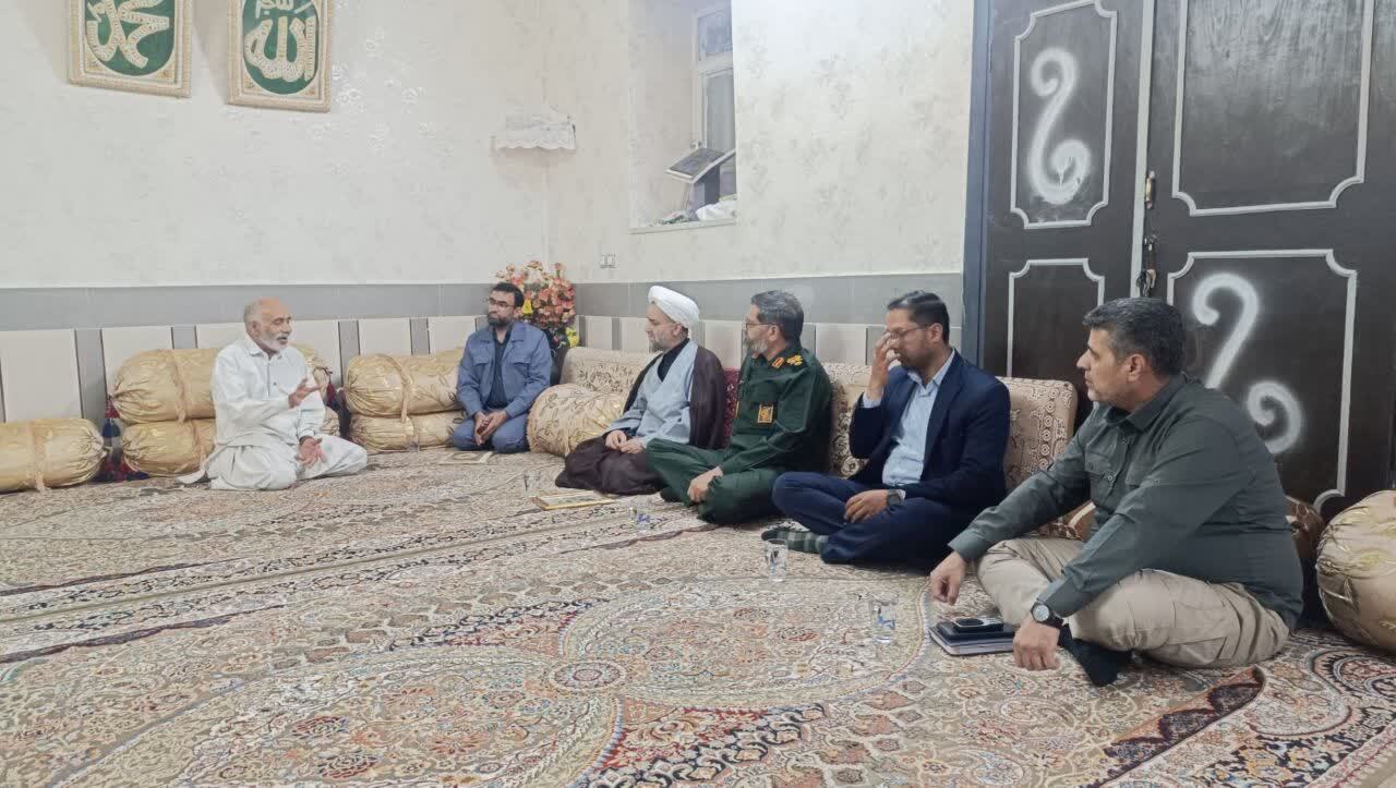 هر گلی که بیشتر به باغ عطر افشانی کند مورد پسند حضرت حق است