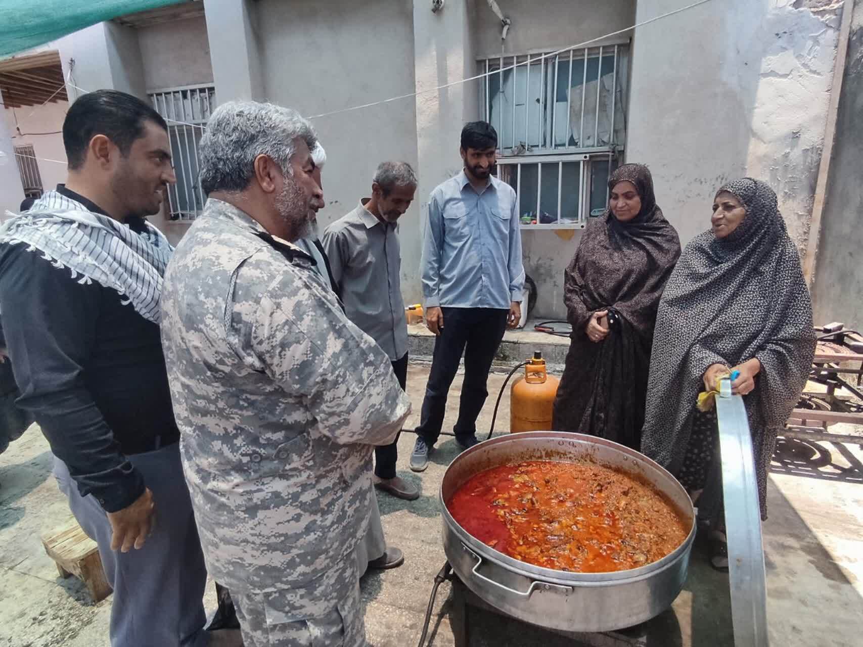 بانوان هرمزی در «جنگ تحمیلی سوم» پای کار نظام ایستادهاند بانوان هرمزی در «جنگ تحمیلی سوم» پای کار نظام ایستادهاند