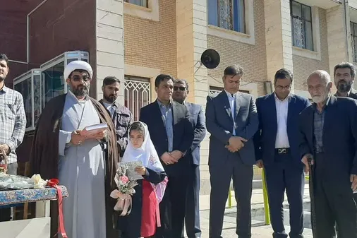 بدرقه معصومه احمدی دختر شهید &laquo; محسن احمدی&raquo; تا مدرسه در زنجان