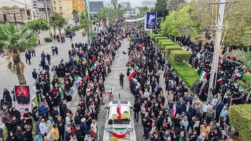 تصویر هوایی از تشییع پیکر مطهر دریابان پاسدار شهید علیرضا تنگسیری