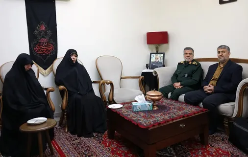 دیدار معاون هماهنگ&zwnj;کننده نیروی زمینی سپاه با خانواده شهید ابراهیم&zwnj;زاد