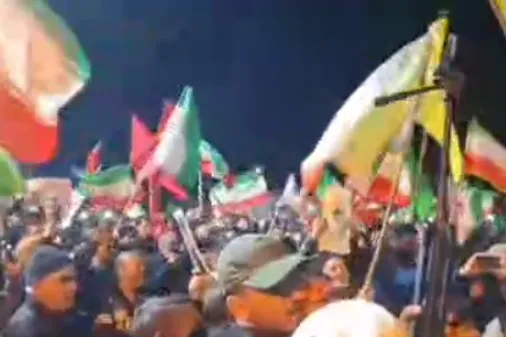 تجمع شبانه در گلستان شهدای شهر نیک آباد جرقویه