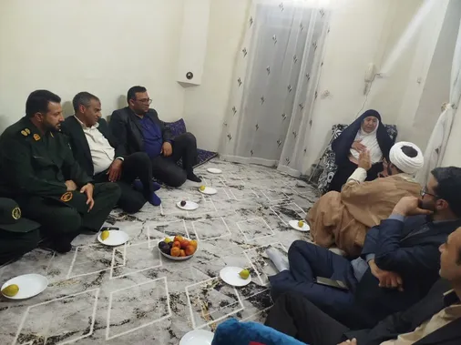 دیدار مسئولان شهرستان گراش با خانواده شهید مصطفی عباس&zwnj;پور