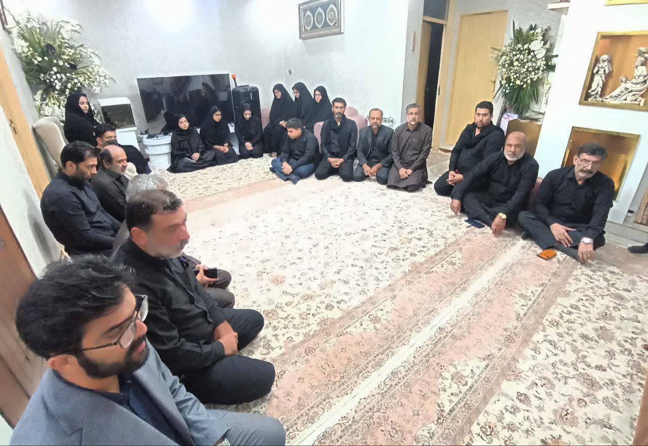 دیدار نماینده مردم زاهدان در مجلس شورای اسلامی و مدیرکل بنیاد شهید با خانواده شهدا دیدار نماینده مردم زاهدان در مجلس شورای اسلامی و مدیرکل بنیاد شهید با خانواده شهدا