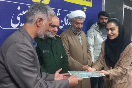 تجلیل فرمانده سپاه زرقان از زینب حسن پور قهرمان المپیک