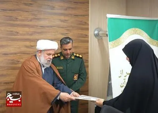 مراسم تجلیل از حافظان قرآن کریم در طرح&zwnj;های حفظ محتوامحور و جهش قرآنی، خواهران سپاه امام حسن مجتبی(ع) استان البرز/ تاکید بر انس با قرآن برای عبور از فتنه&zwnj;های آخرالزمان