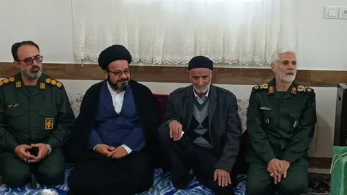 معاون هماهنگ کننده نمایندگی ولی فقیه در سپاه سمنان با خانواده های شهدای گرانقدر شهیدمحسن شکاری و شهیدموسی بیک دیدار کرد
