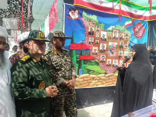 غرفه نقش زنان در پشتیبانی از جبهه&zwnj;های دفاع مقدس در سراوان برپا شد